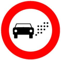 Imagen de la pregunta: ¿Qué significa la señal mostrada situada a la entrada de una calle?
