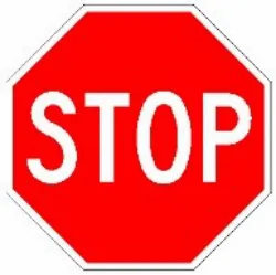 Imagen de la pregunta: ¿Qué debe hacer en este paso a nivel sin barreras, en el que el semáforo está apagado y existe una señal de STOP?